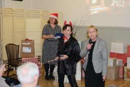 DSCF1509.jpg-Mikołajkowy finał pełen wzruszeń w Domu Helclów.