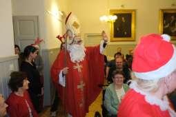 DSCF1515.jpg-Mikołajkowy finał pełen wzruszeń w Domu Helclów.