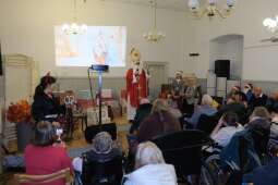 DSCF1528.jpg-Mikołajkowy finał pełen wzruszeń w Domu Helclów.