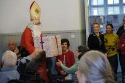 DSCF1538.jpg-Mikołajkowy finał pełen wzruszeń w Domu Helclów.
