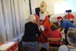 DSCF1540.jpg-Mikołajkowy finał pełen wzruszeń w Domu Helclów.