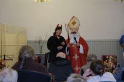 DSCF1568.jpg-Mikołajkowy finał pełen wzruszeń w Domu Helclów.