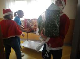 IMG-20251205-WA0013.jpg-Mikołajkowy finał pełen wzruszeń w Domu Helclów.