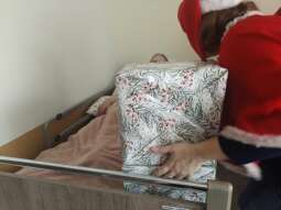 IMG-20251205-WA0020.jpg-Mikołajkowy finał pełen wzruszeń w Domu Helclów.