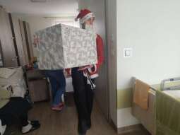 IMG-20251205-WA0037.jpg-Mikołajkowy finał pełen wzruszeń w Domu Helclów.