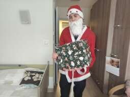 IMG-20251205-WA0041.jpg-Mikołajkowy finał pełen wzruszeń w Domu Helclów.