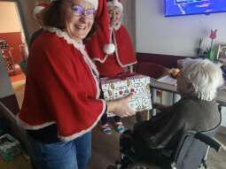 IMG-20251205-WA0102.jpg-Mikołajkowy finał pełen wzruszeń w Domu Helclów.