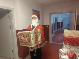 IMG-20251205-WA0115.jpg-Mikołajkowy finał pełen wzruszeń w Domu Helclów.