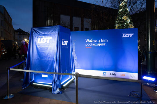 PW_647_ 001_fot. Piotr Wojnarowski.jpg-szopka, PLL lOT, odsłonięcie, zdjęcia