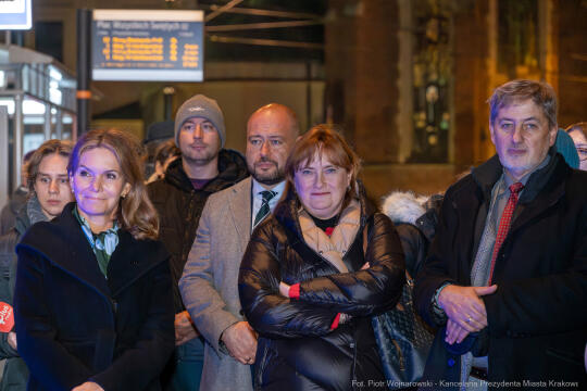 PW_647_ 006_fot. Piotr Wojnarowski.jpg-szopka, PLL lOT, odsłonięcie, zdjęcia