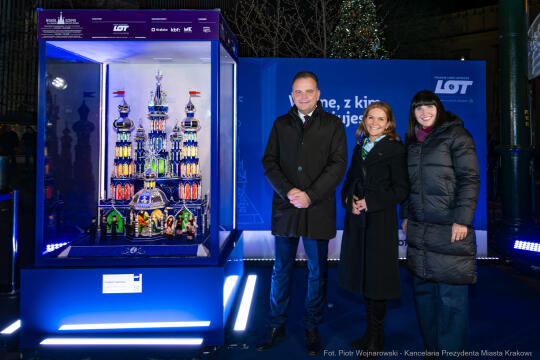 PW_647_ 012_fot. Piotr Wojnarowski.jpg-szopka, PLL lOT, odsłonięcie, zdjęcia