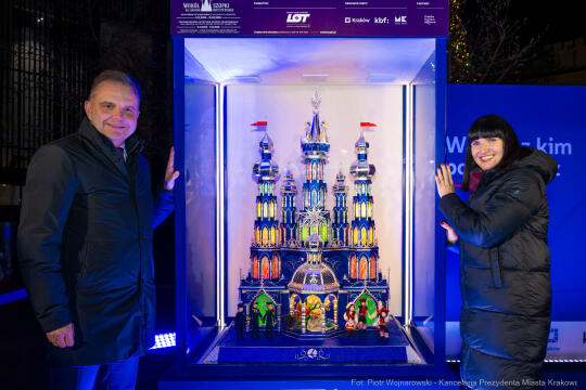 PW_647_ 013_fot. Piotr Wojnarowski.jpg-szopka, PLL lOT, odsłonięcie, zdjęcia