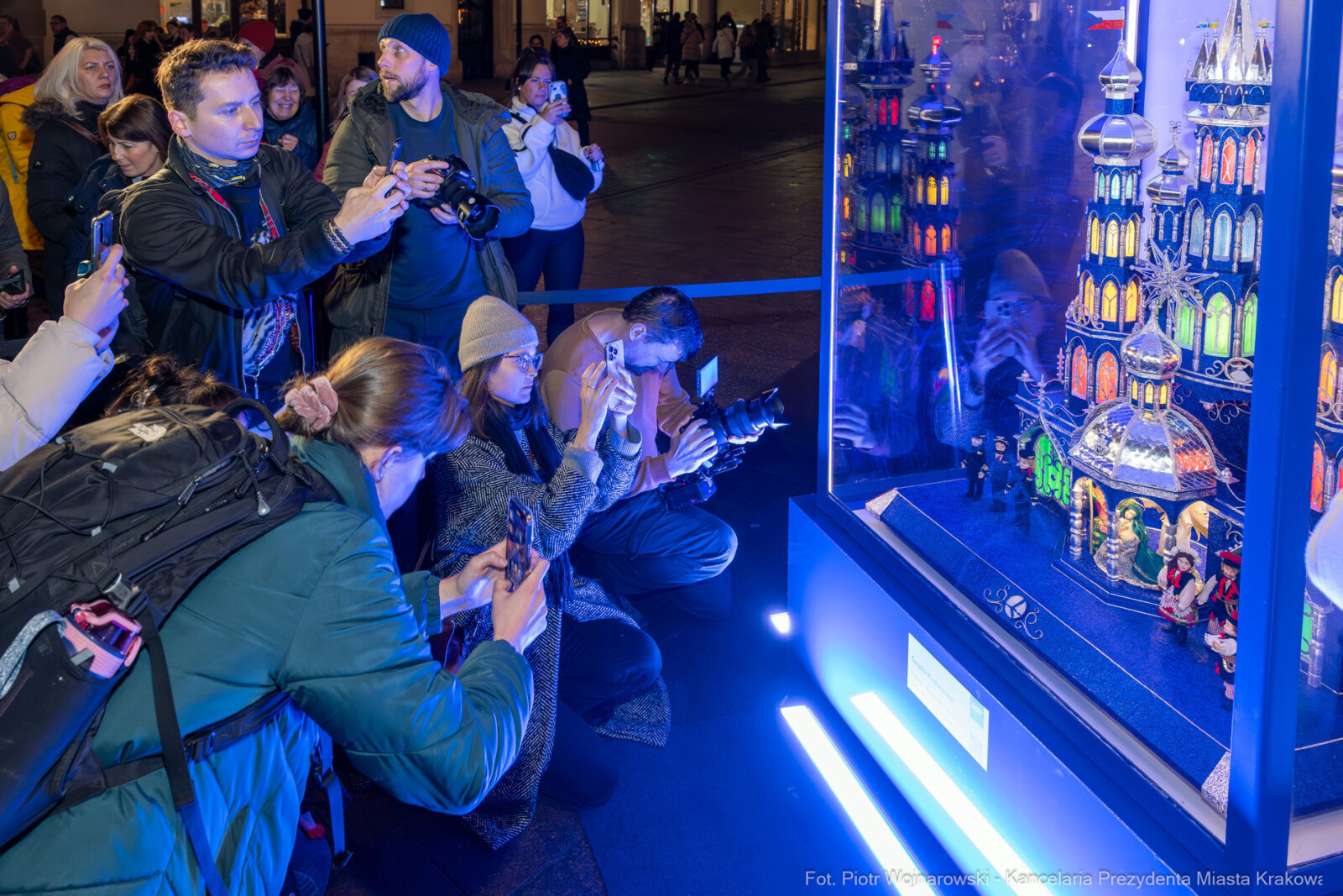 PW_647_ 016_fot. Piotr Wojnarowski.jpg-szopka, PLL lOT, odsłonięcie, zdjęcia  Autor: P. Wojnarowski