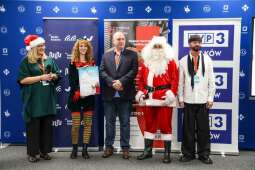 iC0USeYw.jpeg-„Paczka pod choinkę”. Podsumowanie świątecznej akcji w Krakowie