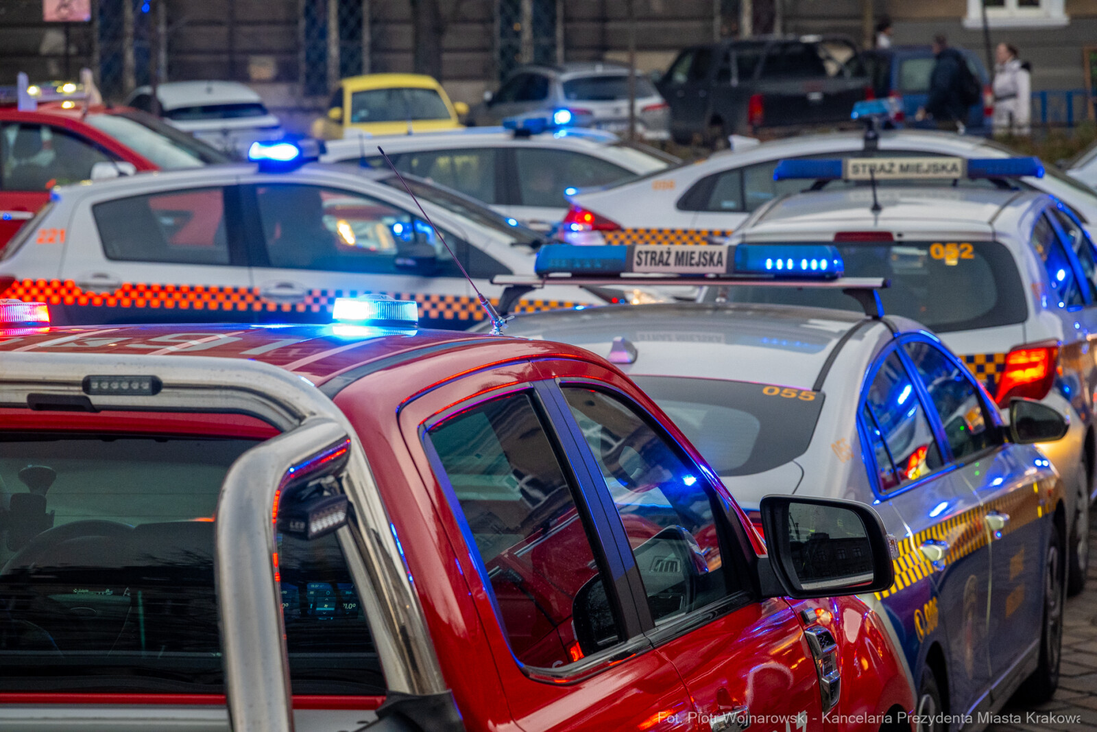 Miszalski, Rynek Podgórski, samochody, Policja, Straż Pożarna, Straż Miejska, zdjęcia  Autor: P. Wojnarowski