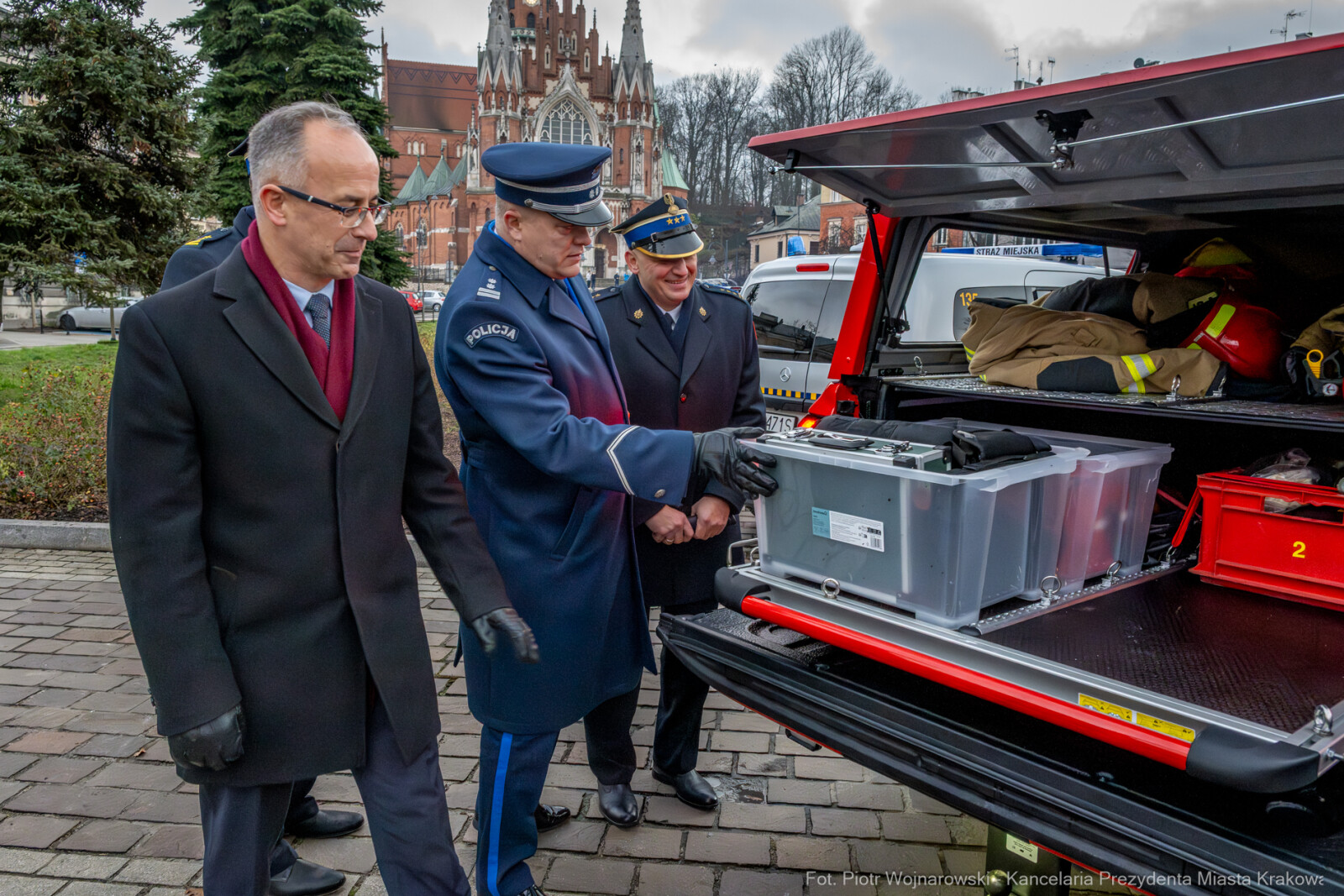 Miszalski, Rynek Podgórski, samochody, Policja, Straż Pożarna, Straż Miejska, zdjęcia  Autor: P. Wojnarowski