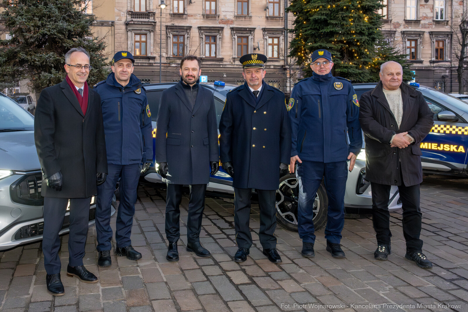 Miszalski, Rynek Podgórski, samochody, Policja, Straż Pożarna, Straż Miejska, zdjęcia  Autor: P. Wojnarowski