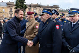 JG_251212_KRK_8L8A3724.jpg-Prezydent podziękował służbom mundurowym