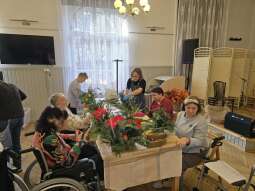 2IJTAACR.jpg-Wspólnie tworzymy świąteczny klimat – warsztaty bożonarodzeniowe.