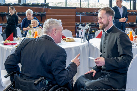 PW_661_ 030_fot. Piotr Wojnarowski.jpg-Miszalski, seniorzy, spotkanie, Focha, wigilia, zdjęcia