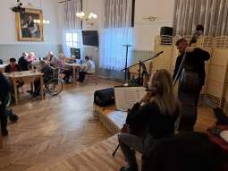 20251219_110109.jpg-Twórczo, muzycznie i świątecznie na Helclów.