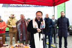 0S4A3574.jpg-Tradycyjna Wigilia dla potrzebujących na Rynku Głównym