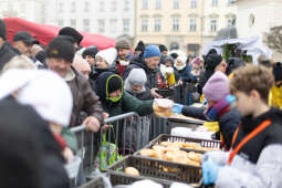 0S4A3927.jpg-Tradycyjna Wigilia dla potrzebujących na Rynku Głównym