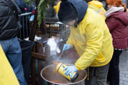 0S4A3936.jpg-Tradycyjna Wigilia dla potrzebujących na Rynku Głównym