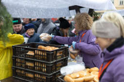 0S4A3976.jpg-Tradycyjna Wigilia dla potrzebujących na Rynku Głównym