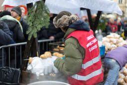 0S4A3979.jpg-Tradycyjna Wigilia dla potrzebujących na Rynku Głównym