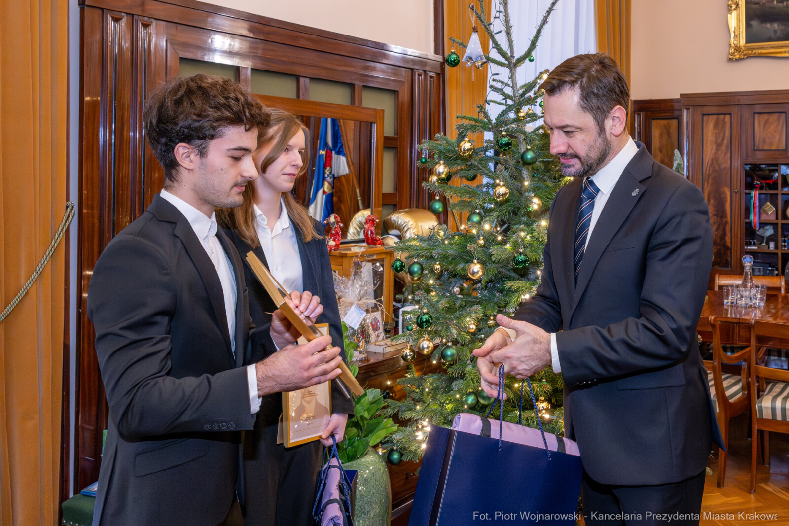 Miszalski, wręczenie, dyplomy, stypendium, im. Juliusza Leo, Tamara Cieśla, Miłosz Płatek, zdję  Autor: P. Wojnarowski