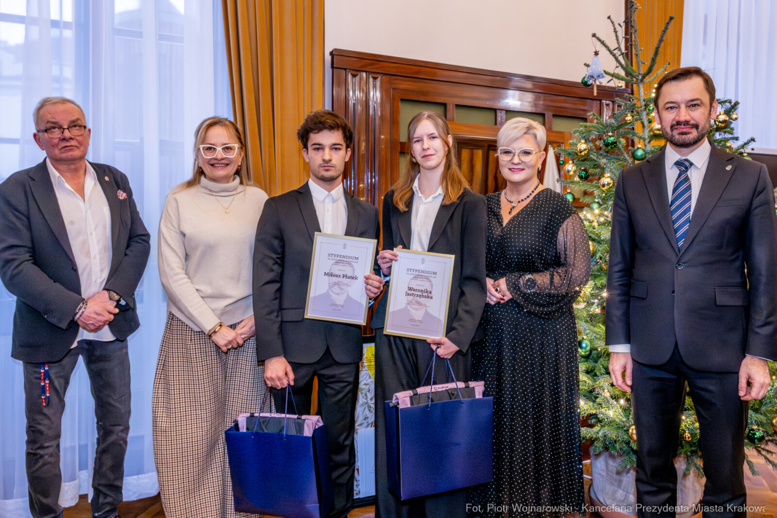 Miszalski, wręczenie, dyplomy, stypendium, im. Juliusza Leo, Tamara Cieśla, Miłosz Płatek, zdję  Autor: P. Wojnarowski