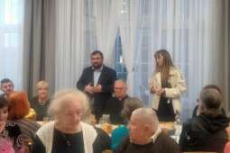 Paczki świąteczne i kolacja wigilijna dla mieszkańców Dzielnicy XIII