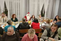 Paczki świąteczne i kolacja wigilijna dla mieszkańców Dzielnicy XIII
