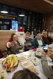 Paczki świąteczne i kolacja wigilijna dla mieszkańców Dzielnicy XIII