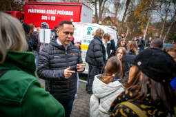 IMG_0347.jpg-Przekazanie towarów do schroniska