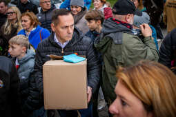 IMG_0759.jpg-Przekazanie towarów do schroniska