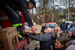 IMG_0779.jpg-Przekazanie towarów do schroniska