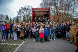 IMG_0817.jpg-Przekazanie towarów do schroniska