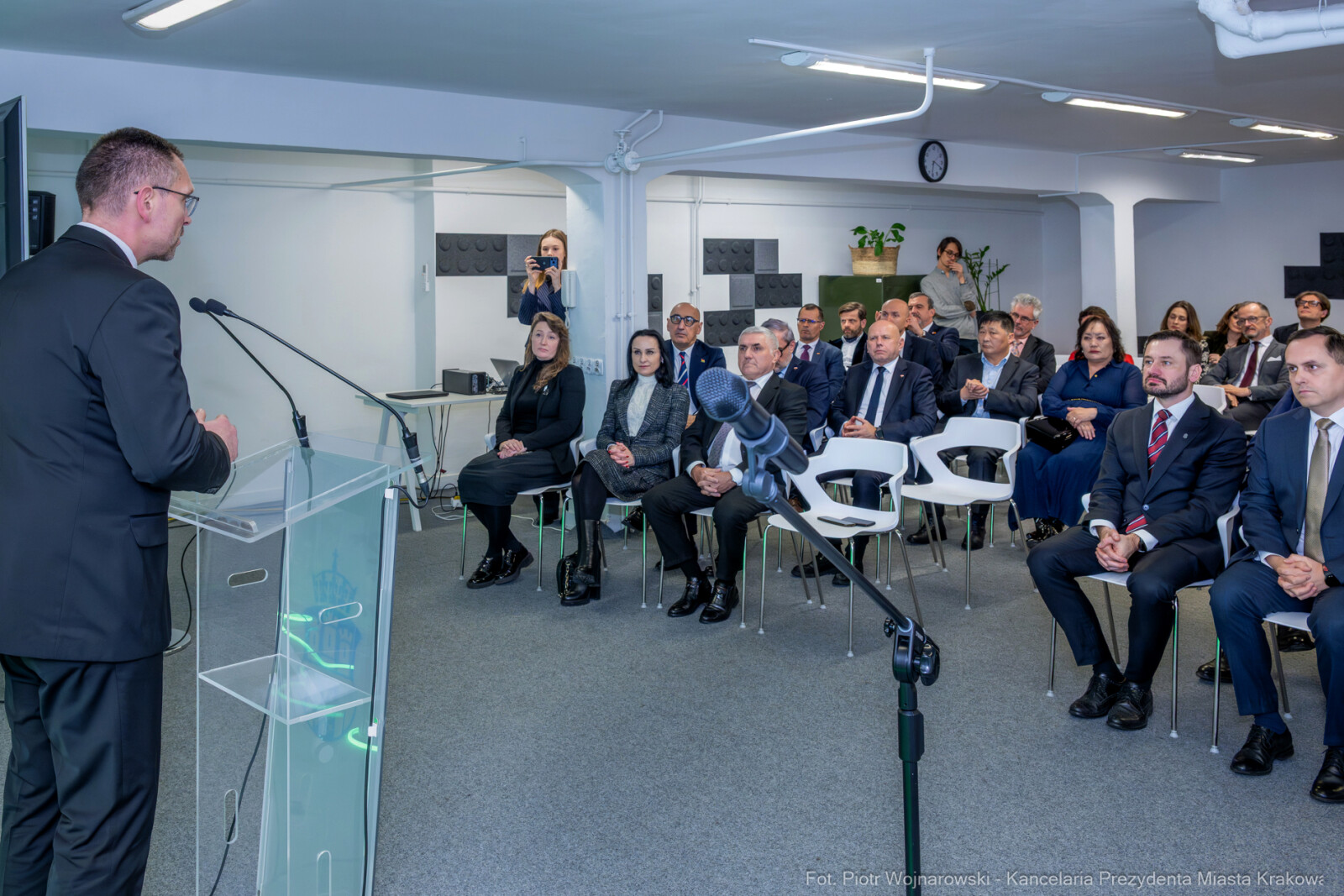 Miszalski, korpus dyplomatyczny, Wesoła, Apteka Designu, zdjęcia  Autor: P. Wojnarowski