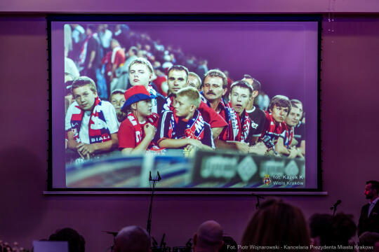 PW_672_ 025_fot. Piotr Wojnarowski.jpg-Miszalski, Wisła Kraków, sztandar, 120 lat, zdjęcia