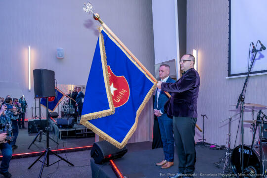 PW_672_ 031_fot. Piotr Wojnarowski.jpg-Miszalski, Wisła Kraków, sztandar, 120 lat, zdjęcia