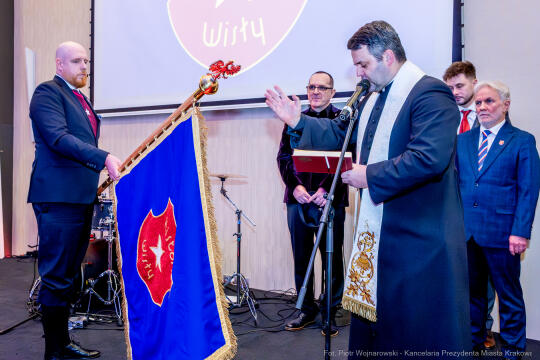 PW_672_ 038_fot. Piotr Wojnarowski.jpg-Miszalski, Wisła Kraków, sztandar, 120 lat, zdjęcia