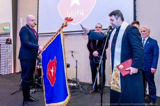 PW_672_ 039_fot. Piotr Wojnarowski.jpg-Miszalski, Wisła Kraków, sztandar, 120 lat, zdjęcia