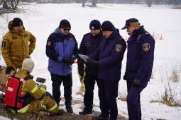 SMK00511.jpg-Bezpieczne działania na lodzie – szkolenie służb