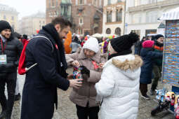 0S4A4809.jpg-34. finał WOŚP. Prezydent Krakowa jednym z wolontariuszy