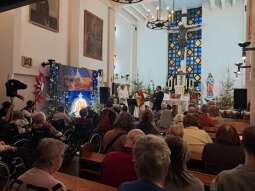 QOA3dXT9.jpg-Kolędowanie z przyjaciółmi na Nowaczyńskiego.