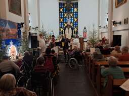 mTdvScMm.jpg-Kolędowanie z przyjaciółmi na Nowaczyńskiego.