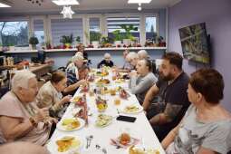 Goście i Mieszkańcy podczas prezentacji programu artystycznego