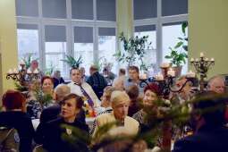 Wykonawcy impresji bożonarodzeniowej w trakcie programu